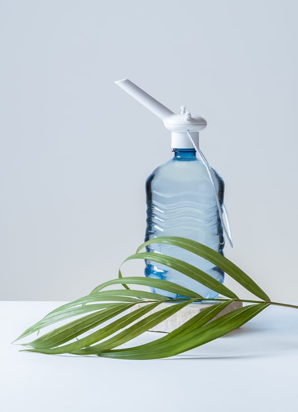 Zu sehen ist eine Wasserflasche und ein nachhaltiger Schraubaufsatz des Projekts "Nachhaltig gießen".