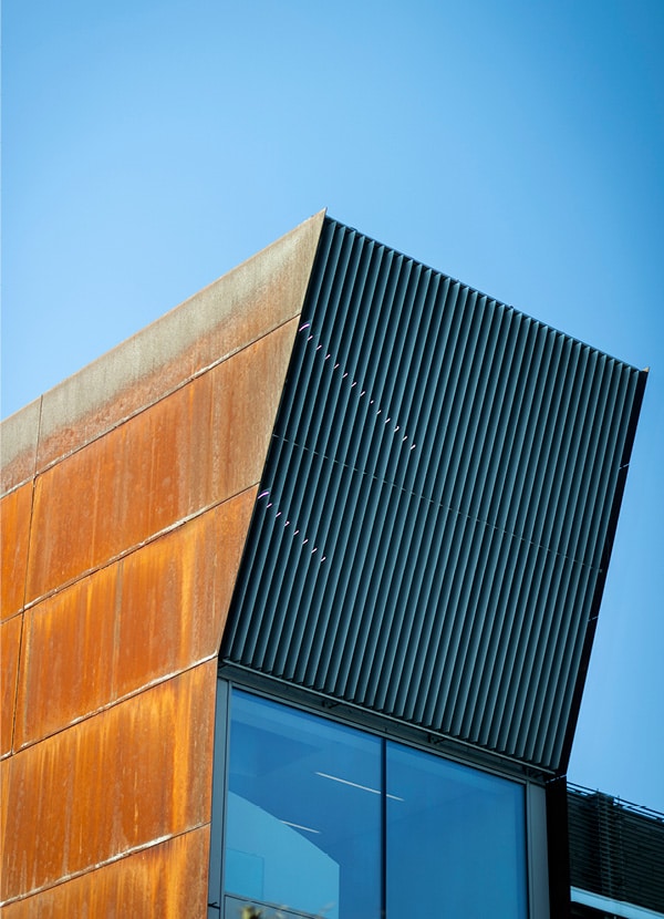 Das Foto zeigt einen Gebäudeausschnitt des Unternehmens binder+co.